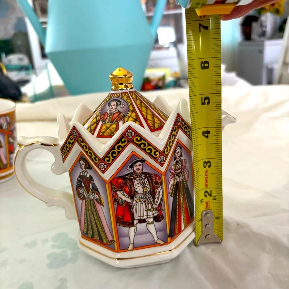 Sadler King Henry the VIII and 6 Wives Teapot England Crown Lid Gold Trim - Picture 13 of 13